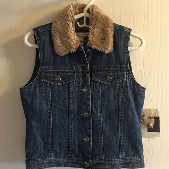 Vest - Picture 1 of 8